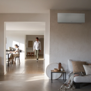 Инверторен климатик DAIKIN FTXJ25AS9/RXJ25A9 Silver EMURA