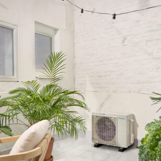 Инверторен климатик Daikin FTXF25E/RXF25E SENSIRA